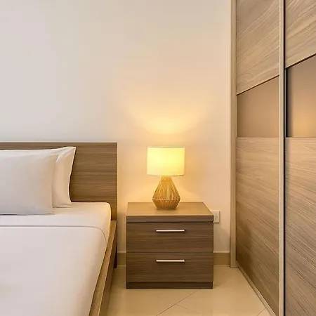 Seafront Marina View شقة *