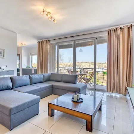 Seafront Marina View شقة *