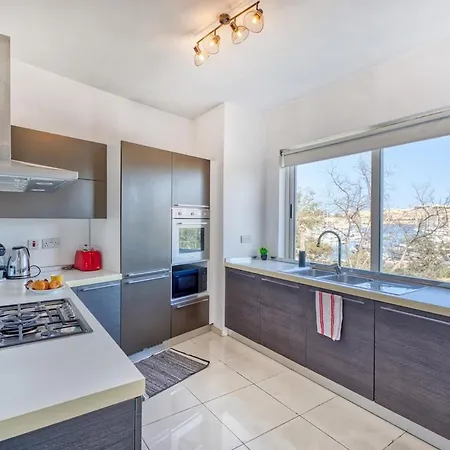 Seafront Marina View شقة Gzira